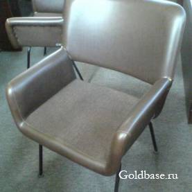 Продаю кожаные стулья