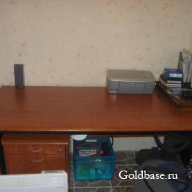 продается стол руководителя с тумбой